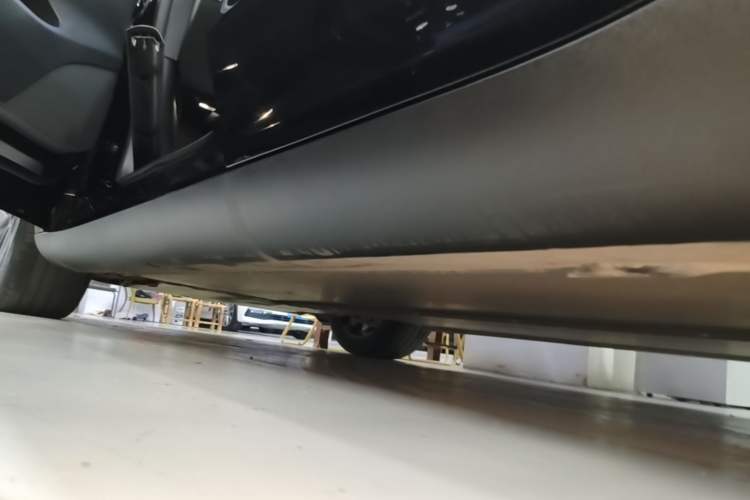 Used Tesla Model Y 2023 Rear-Wheel-Drive Version Left Side Sill