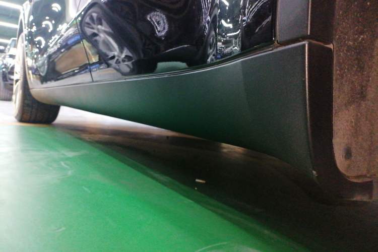 Used Tesla Model Y 2023 Long-Range All-Wheel-Drive Version Left Side Sill