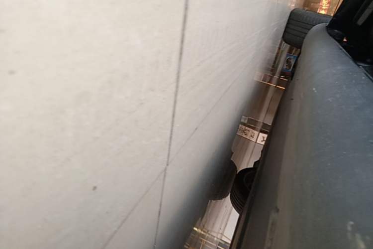 Used Tesla Model Y 2023 Long-Range All-Wheel-Drive Version Left Side Sill