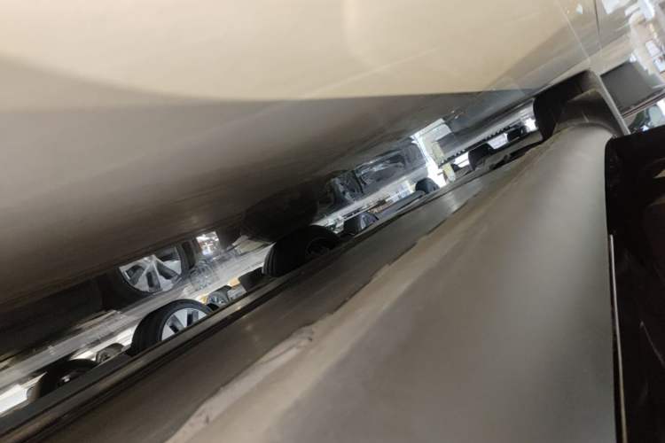 Used Tesla Model Y 2023 Rear-Wheel-Drive Version Left Side Sill