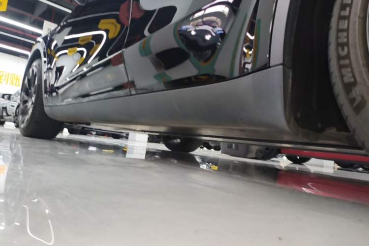 Used Tesla Model Y 2023 Long-Range All-Wheel-Drive Version Left Side Sill