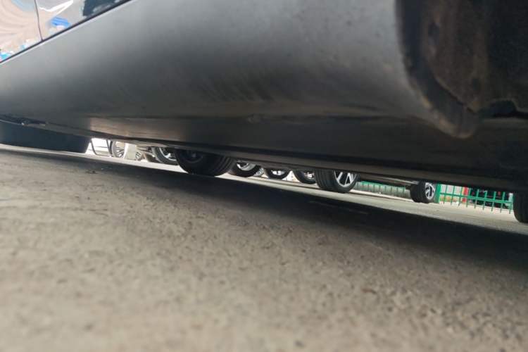 Used Tesla Model Y 2023 Rear-Wheel-Drive Version Left Side Sill