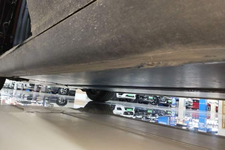 Used Tesla Model Y 2023 Rear-Wheel-Drive Version Left Side Sill