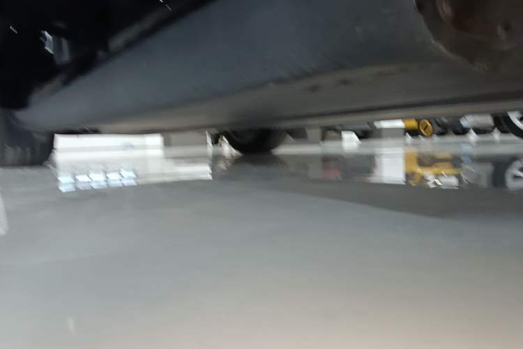 Used Tesla Model Y 2023 Long-Range All-Wheel-Drive Version Left Side Sill