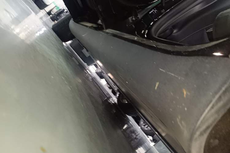 Used Tesla Model Y 2023 Rear-Wheel-Drive Version Left Side Sill
