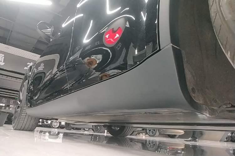 Used Tesla Model Y 2023 Rear-Wheel-Drive Version Left Side Sill