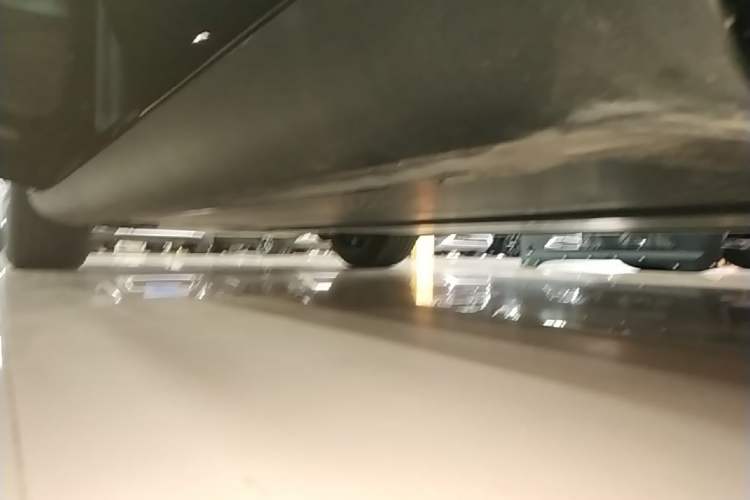 Used Tesla Model Y 2023 Rear-Wheel-Drive Version Left Side Sill
