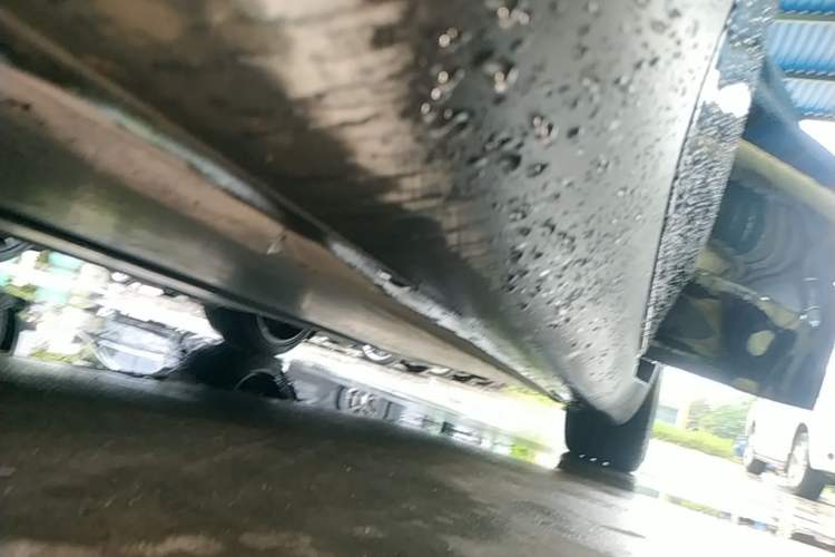 Used Tesla Model Y 2023 High-Performance All-Wheel-Drive Version Left Side Sill