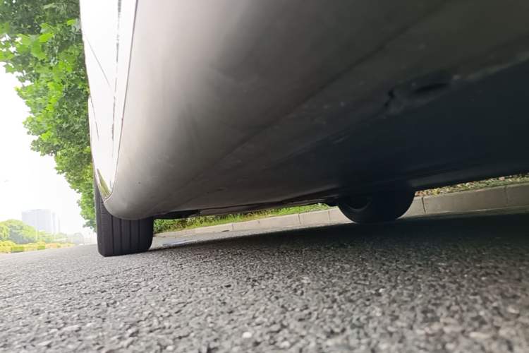 Used Tesla Model Y 2023 Rear-Wheel-Drive Version Left Side Sill