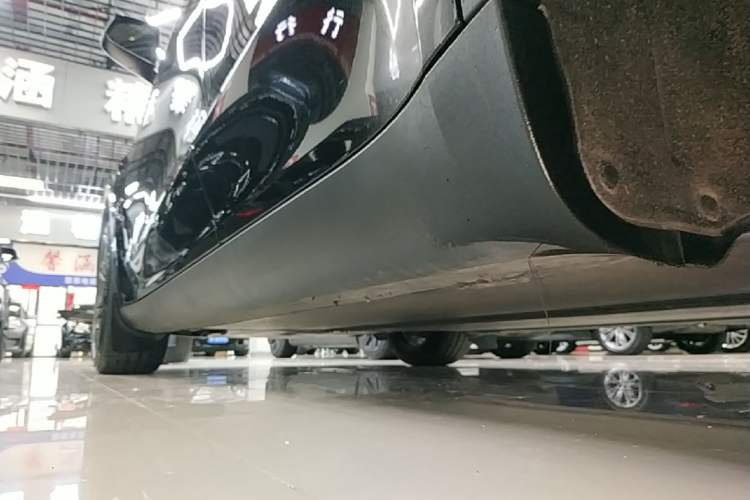 Used Tesla Model Y 2023 Rear-Wheel-Drive Version Left Side Sill