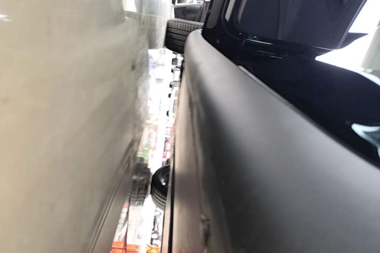 Used Tesla Model Y 2023 Long-Range All-Wheel-Drive Version Left Side Sill