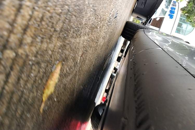 Used Tesla Model Y 2023 Long-Range All-Wheel-Drive Version Left Side Sill