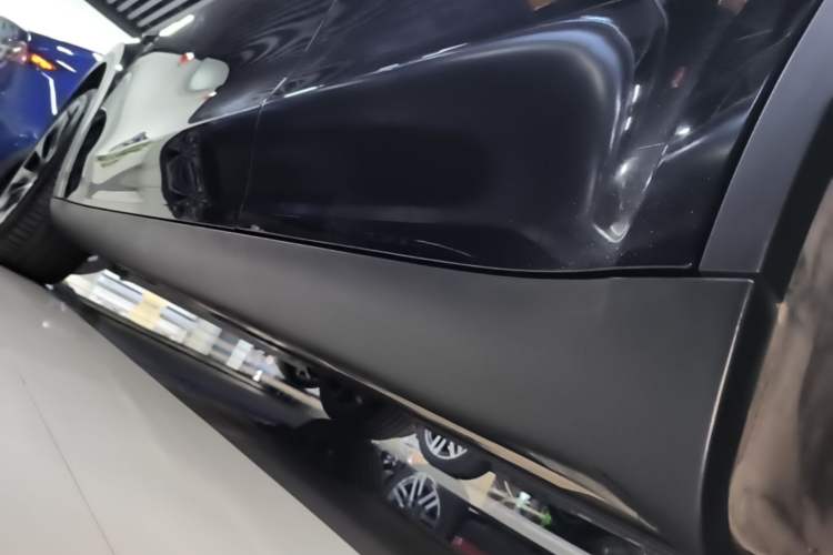 Used Tesla Model Y 2023 Rear-Wheel-Drive Version Left Side Sill
