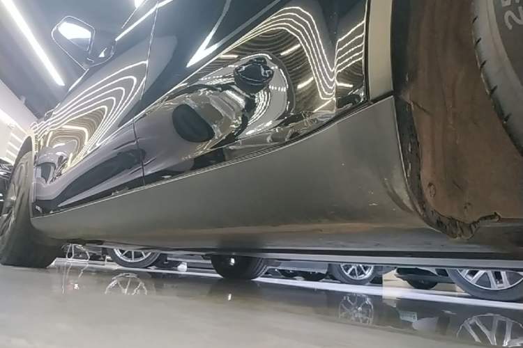 Used Tesla Model Y 2023 Long-Range All-Wheel-Drive Version Left Side Sill