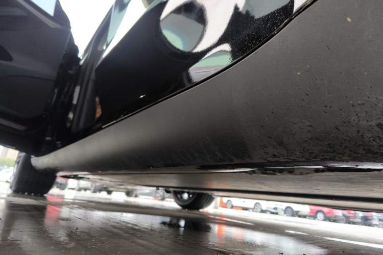 Used Tesla Model Y 2023 Rear-Wheel-Drive Version Left Side Sill