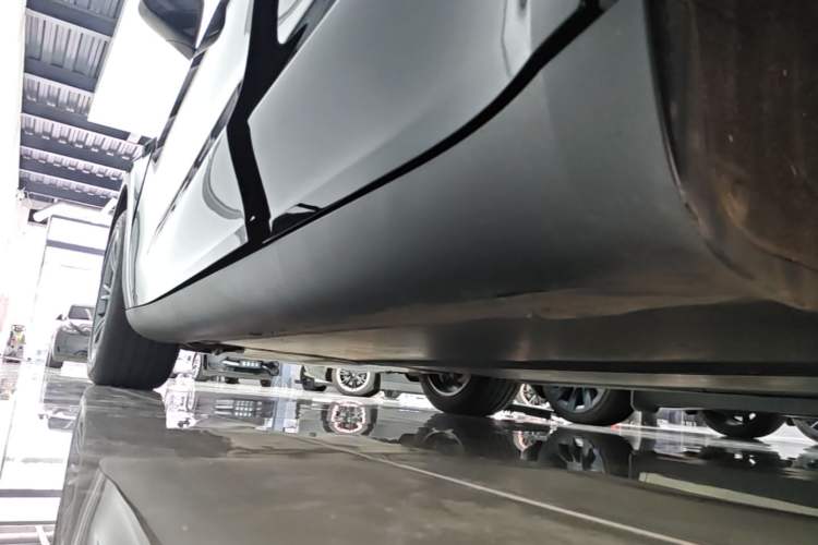 Used Tesla Model Y 2023 Rear-Wheel-Drive Version Left Side Sill