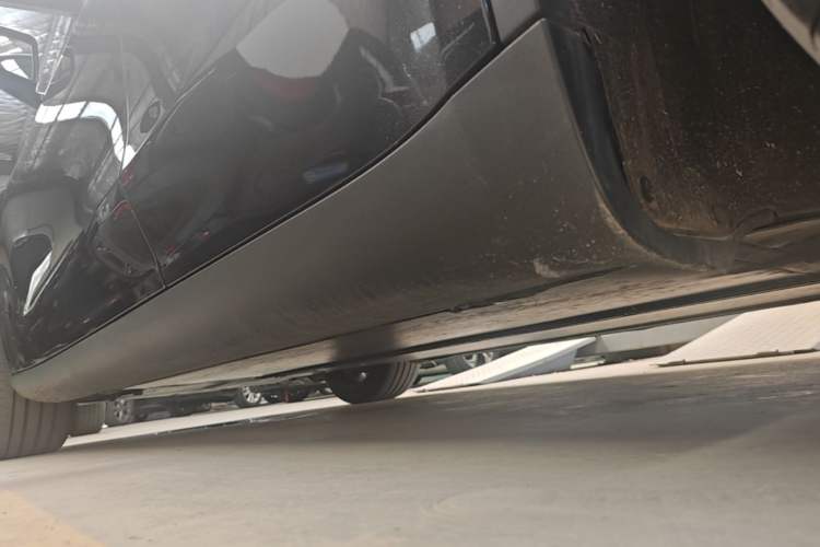 Used Tesla Model Y 2023 Rear-Wheel-Drive Version Left Side Sill
