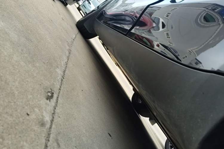 Used Tesla Model Y 2023 Rear-Wheel-Drive Version Left Side Sill