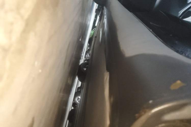 Used Tesla Model Y 2023 Rear-Wheel-Drive Version Left Side Sill