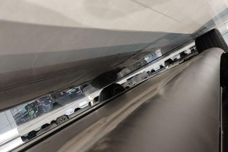 Used Tesla Model Y 2023 Rear-Wheel-Drive Version Left Side Sill