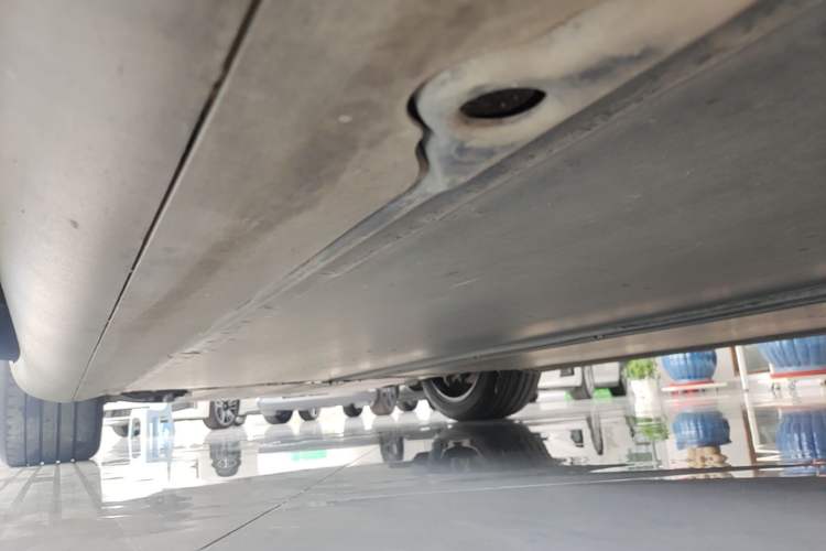 Used Tesla Model Y 2023 Rear-Wheel-Drive Version Left Side Sill