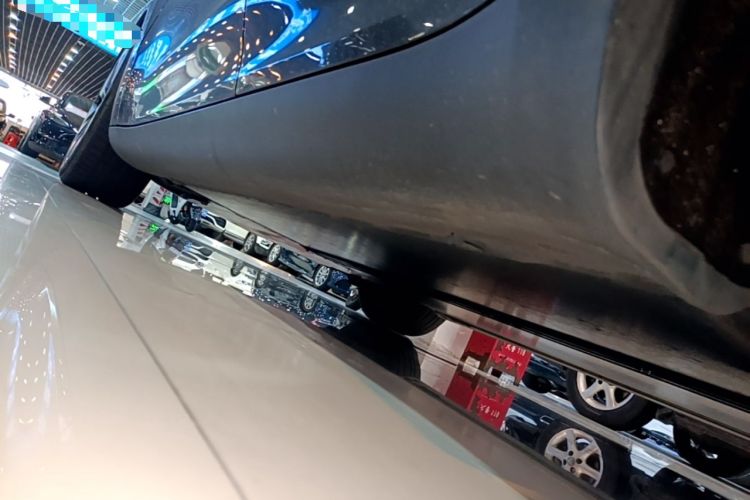 Used Tesla Model Y 2023 Long-Range All-Wheel-Drive Version Left Side Sill