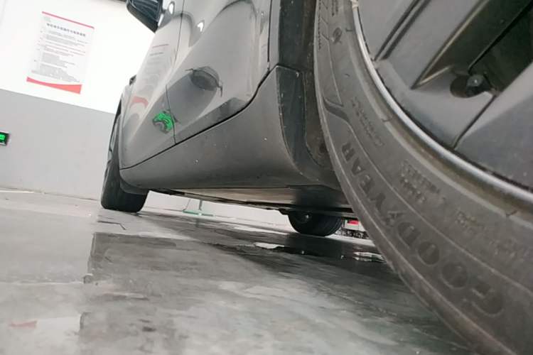 Used Tesla Model Y 2023 Rear-Wheel-Drive Version Left Side Sill