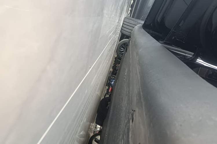 Used Tesla Model Y 2023 Rear-Wheel-Drive Version Left Side Sill