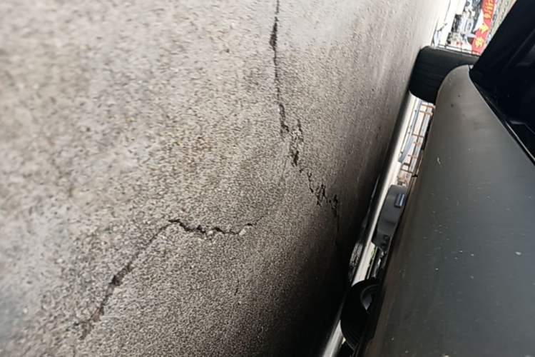 Used Tesla Model Y 2023 Long-Range All-Wheel-Drive Version Left Side Sill