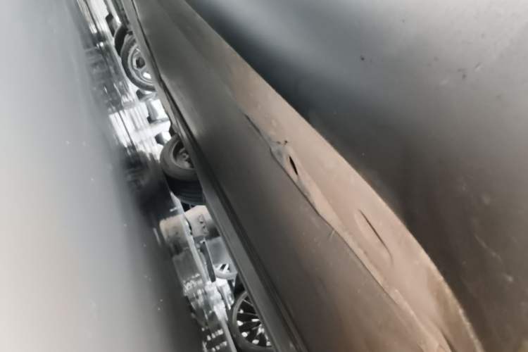 Used Tesla Model Y 2023 Long-Range All-Wheel-Drive Version Left Side Sill