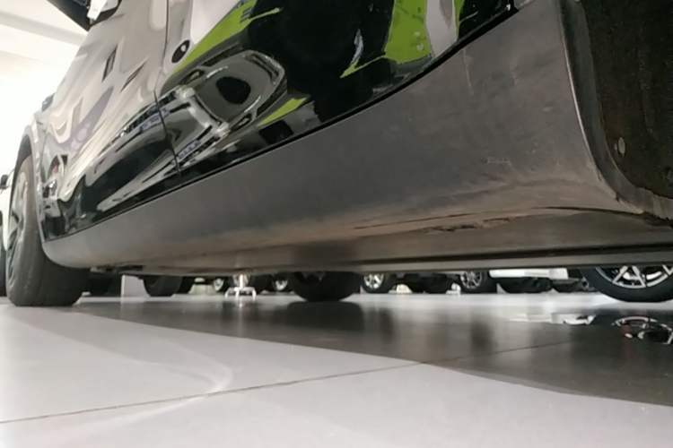 Used Tesla Model Y 2023 Rear-Wheel-Drive Version Left Side Sill