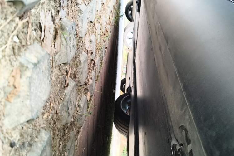 Used Tesla Model Y 2023 Long-Range All-Wheel-Drive Version Left Side Sill