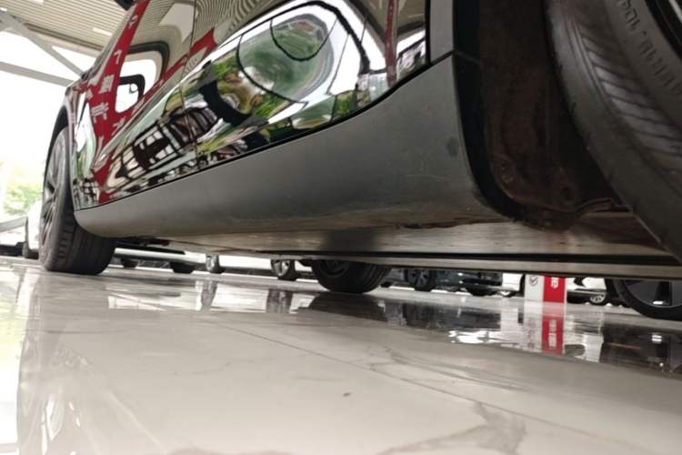 Used Tesla Model Y 2023 Rear-Wheel-Drive Version Left Side Sill