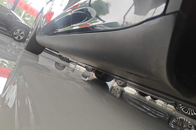 Used Tesla Model Y 2023 Rear-Wheel-Drive Version Left Side Sill
