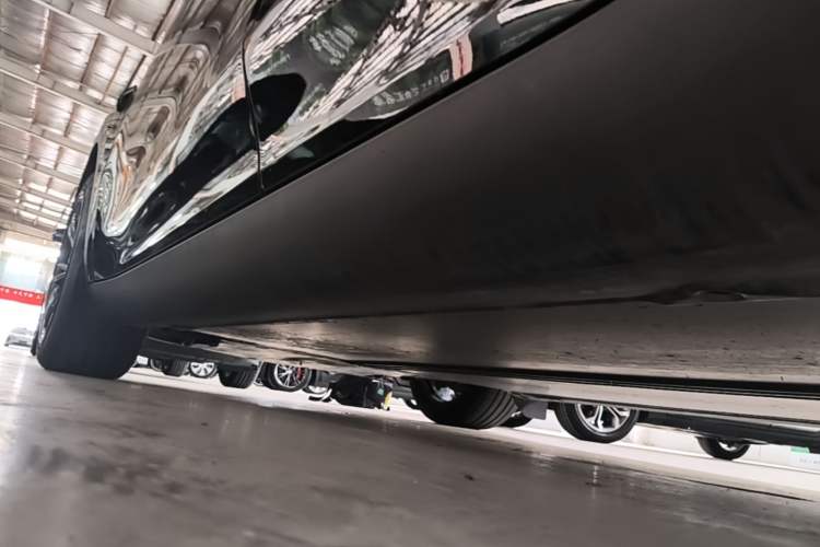 Used Tesla Model Y 2023 Rear-Wheel-Drive Version Left Side Sill