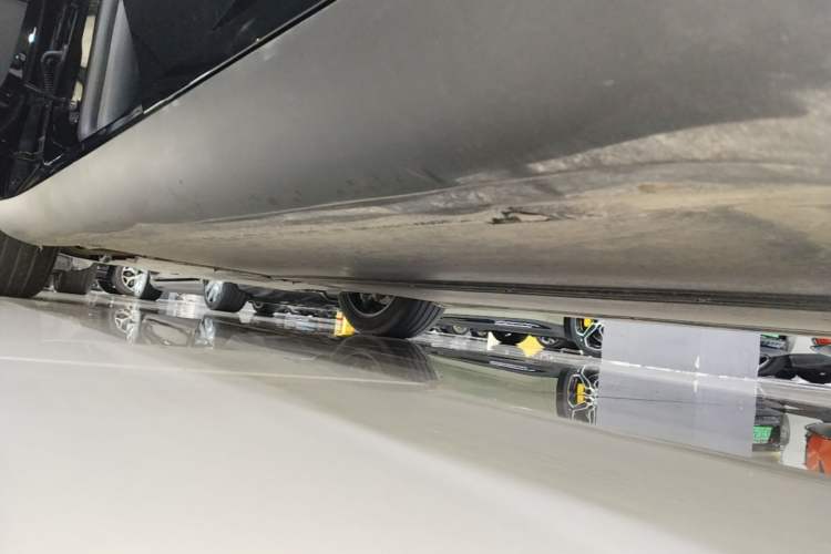 Used Tesla Model Y 2023 Rear-Wheel-Drive Version Left Side Sill