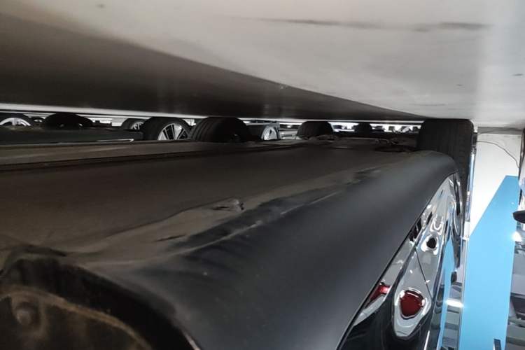 Used Tesla Model Y 2023 Long-Range All-Wheel-Drive Version Left Side Sill
