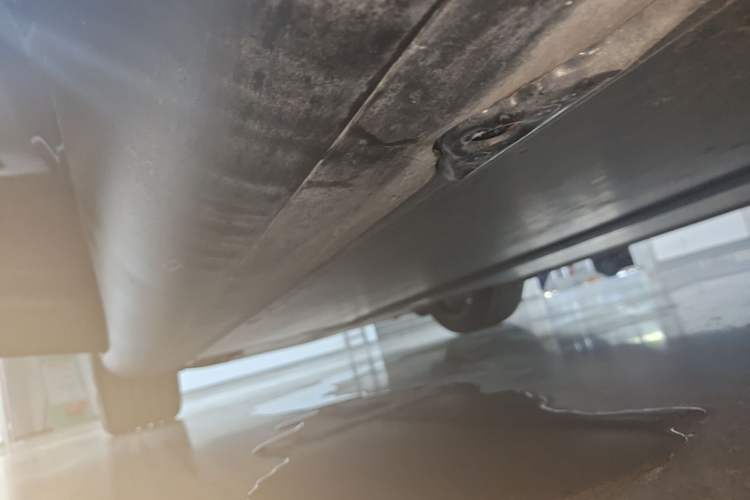Used Tesla Model Y 2023 Long-Range All-Wheel-Drive Version Left Side Sill