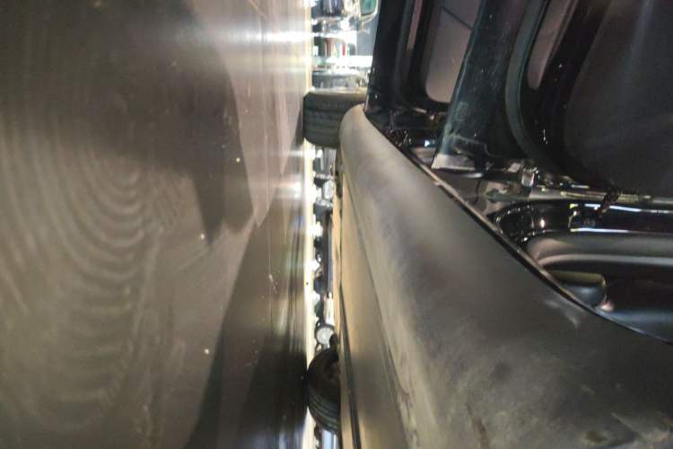 Used Tesla Model Y 2023 Rear-Wheel-Drive Version Left Side Sill