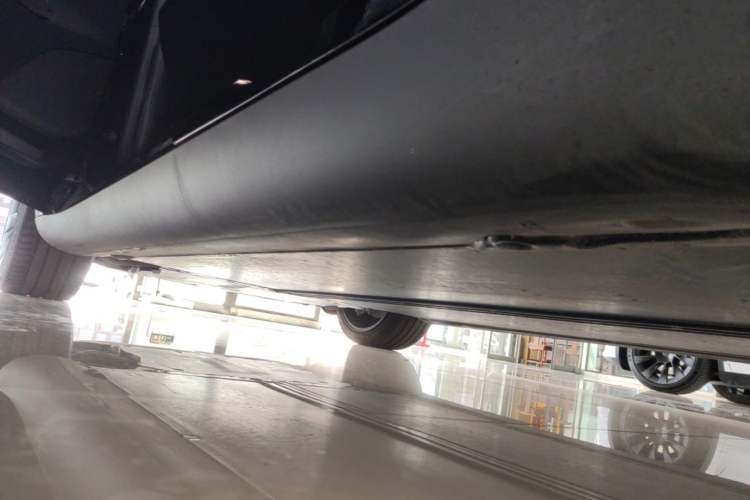 Used Tesla Model Y 2023 Long-Range All-Wheel-Drive Version Left Side Sill