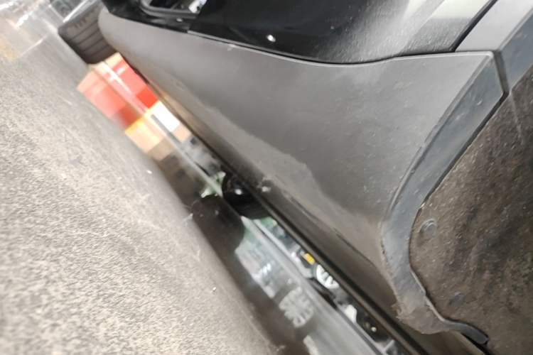 Used Tesla Model Y 2023 Rear-Wheel-Drive Version Left Side Sill