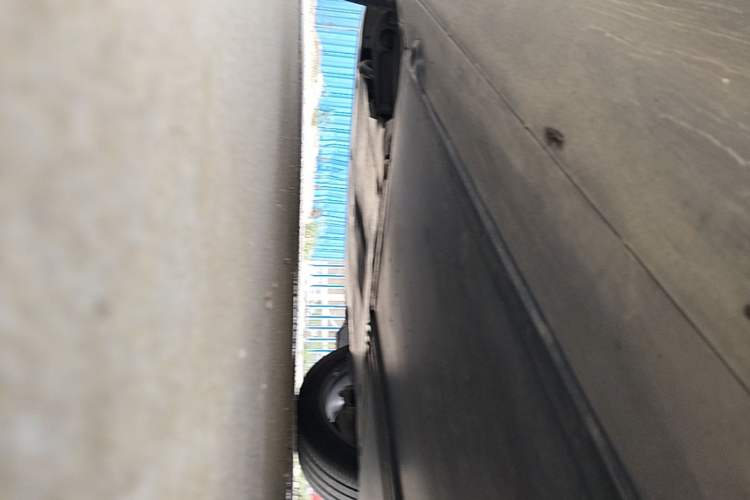 Used Tesla Model Y 2023 Rear-Wheel-Drive Version Left Side Sill