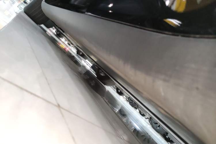 Used Tesla Model Y 2023 Rear-Wheel-Drive Version Left Side Sill