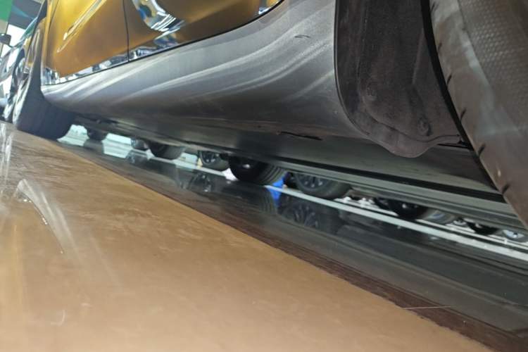 Used Tesla Model Y 2023 Long-Range All-Wheel-Drive Version Left Side Sill