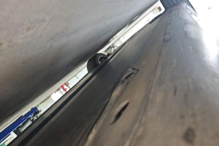 Used Tesla Model Y 2023 Rear-Wheel-Drive Version Left Side Sill