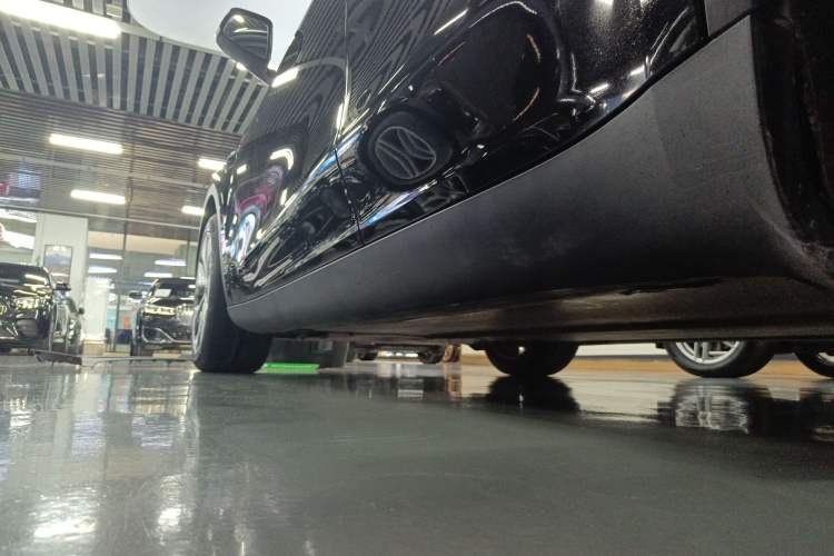 Used Tesla Model Y 2023 Long-Range All-Wheel-Drive Version Left Side Sill