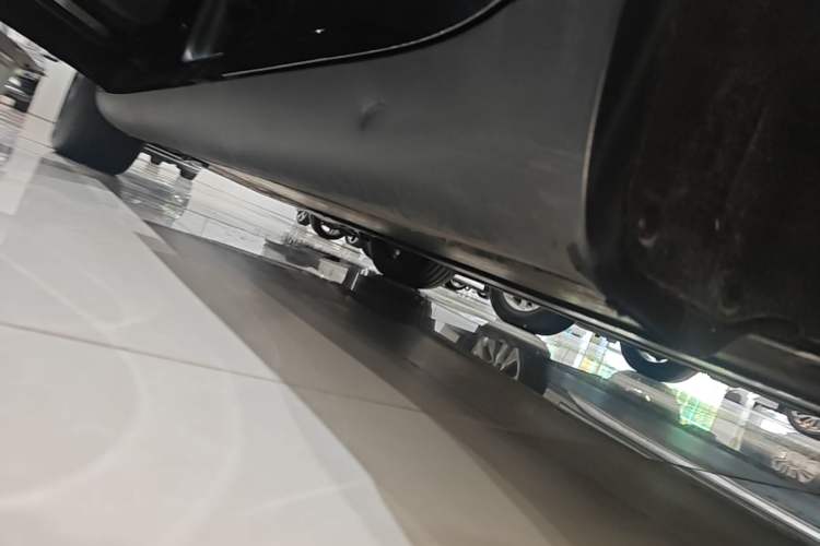 Used Tesla Model Y 2023 Rear-Wheel-Drive Version Left Side Sill