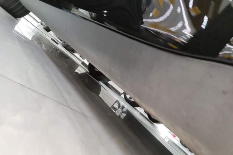 Used Tesla Model Y 2023 Rear-Wheel-Drive Version Left Side Sill