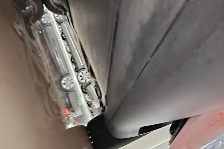 Used Tesla Model Y 2023 Long-Range All-Wheel-Drive Version Left Side Sill