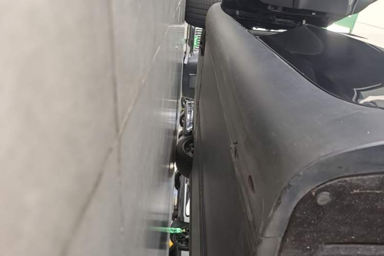 Used Tesla Model Y 2023 Rear-Wheel-Drive Version Left Side Sill